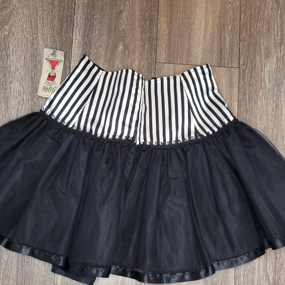 Goth Designer Jeannie Nitro Striped Black & White Tulle Skirt - Picture 6 of 6